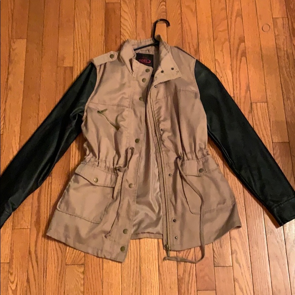 Light fall/spring trench coat